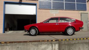 Alfa Romeo Alfetta 1978 rot Seitenansicht